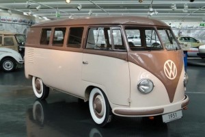 volkswagen-menghentikan-produksi-mobil-moedel-van-kombi-_130816093910-335